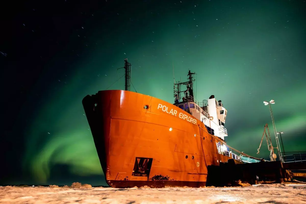 polar explorer icebreaker