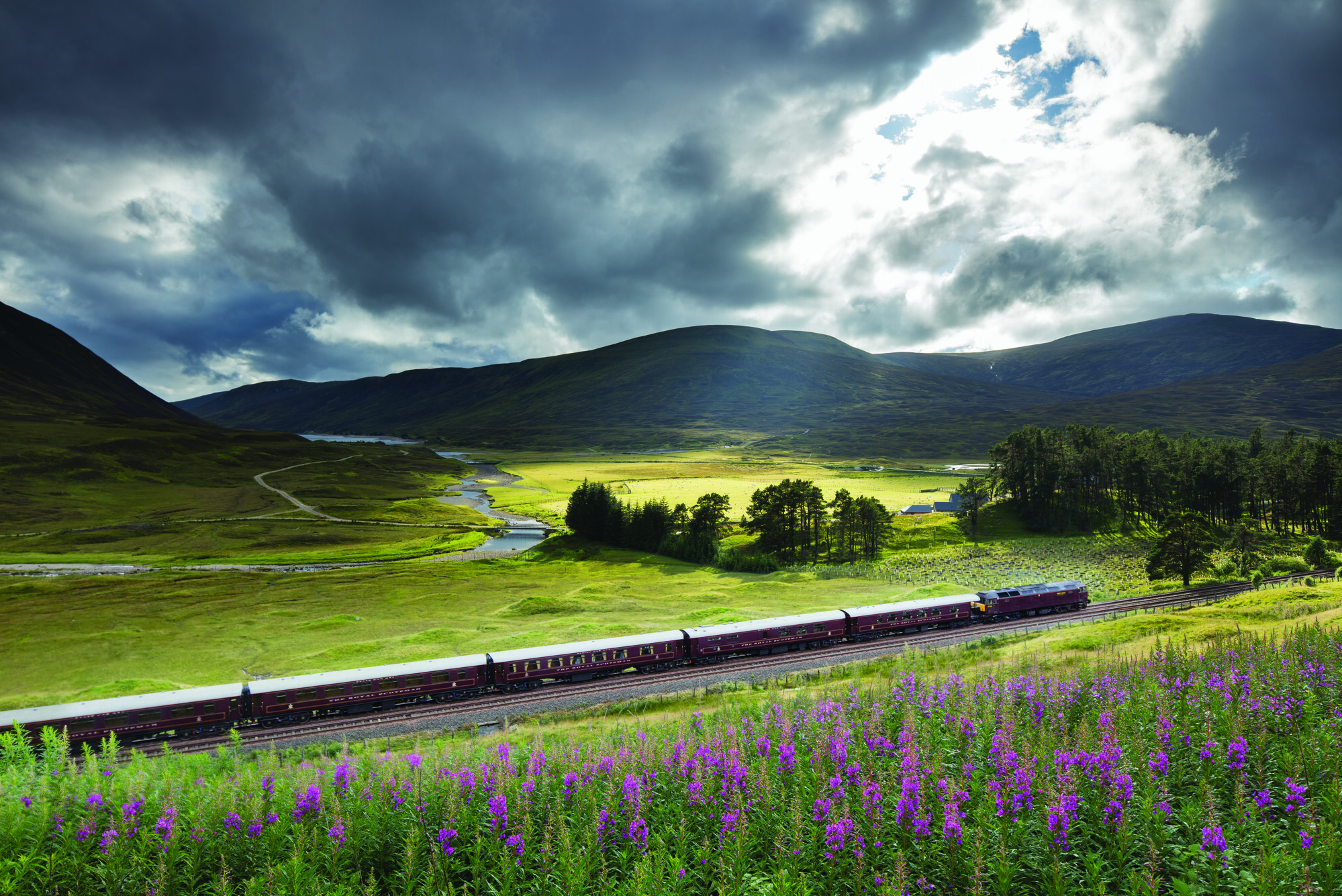 Royal Scotsman, exterior